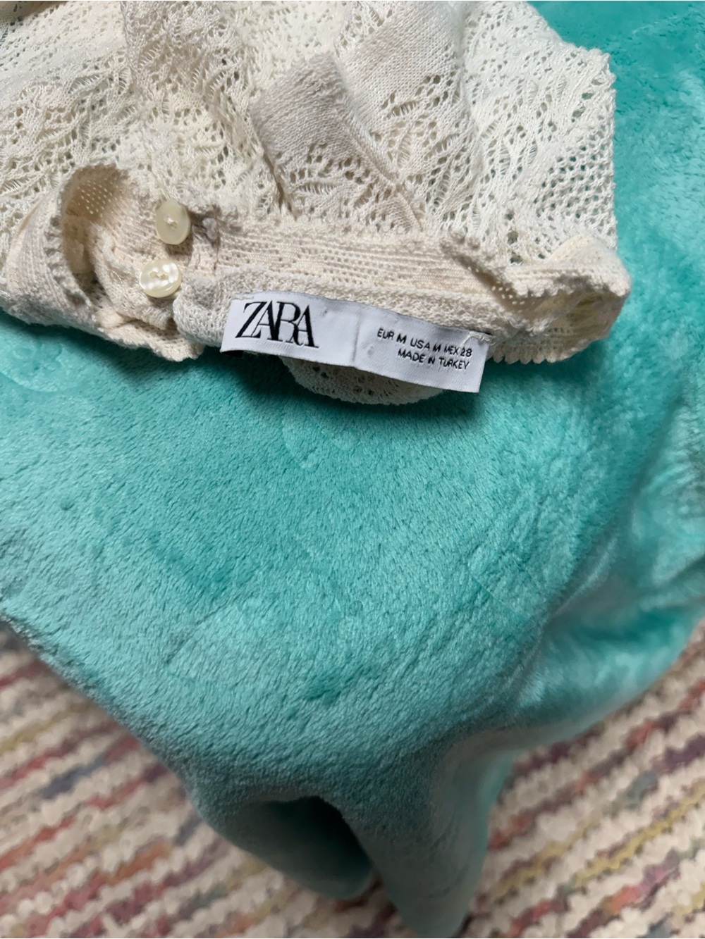 ZARA Cream Lace-Pattern Knit Shell with Keyhole Back - Picture 7 of 7